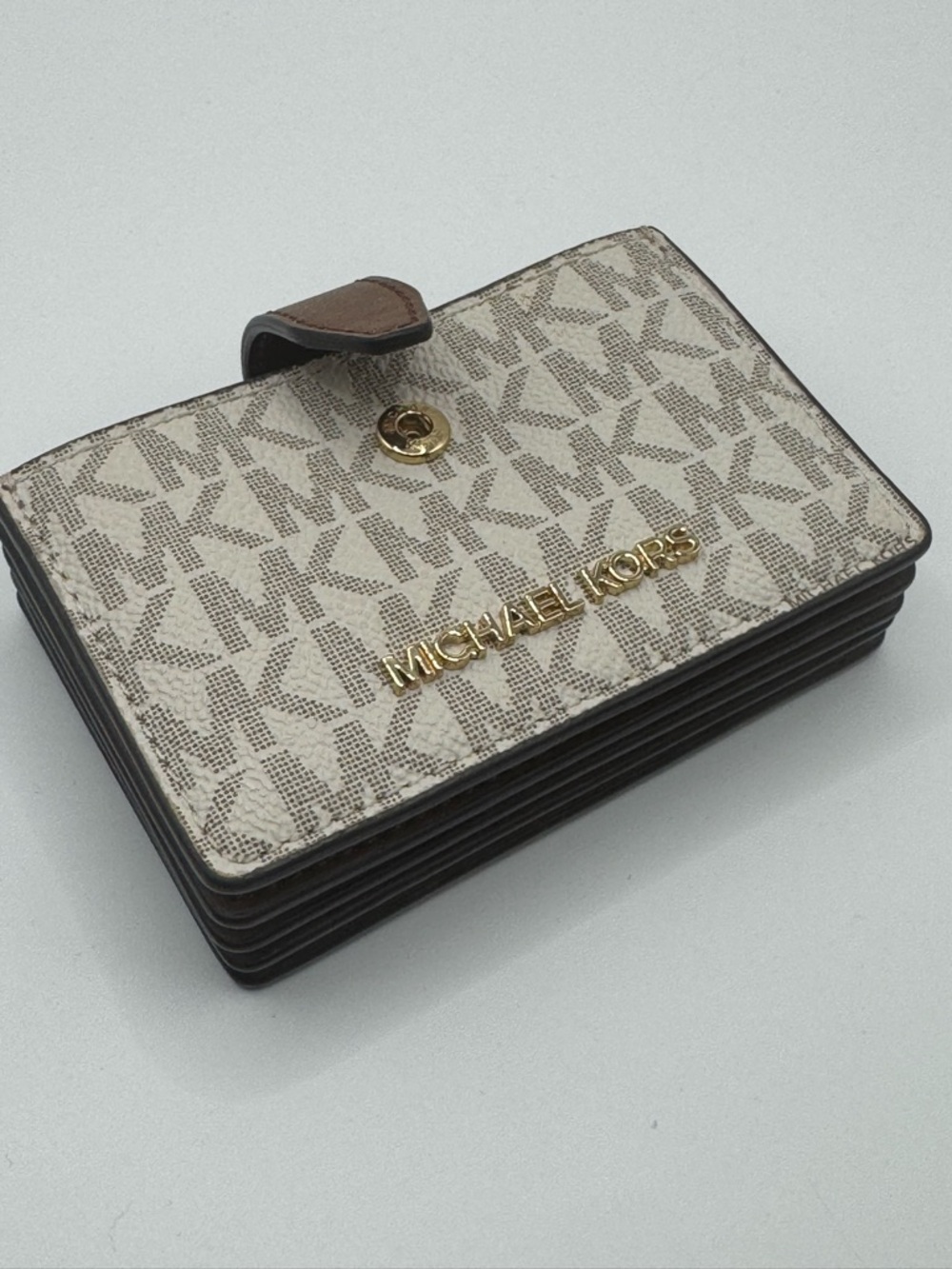 ✨ Michael Kors Jet Set Medium Logo Accordion Card Case Vanilla Wallet ✨